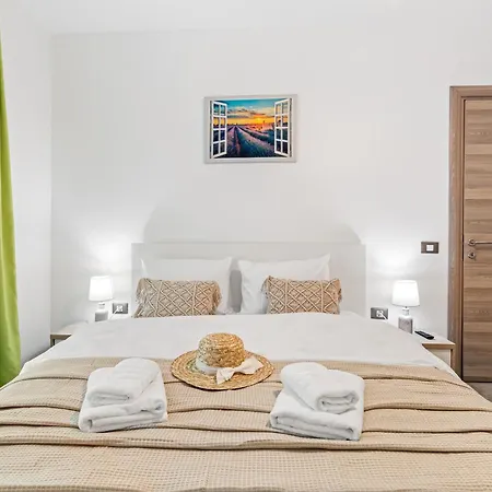Onda Marina - Pool & Apartment Navodari
